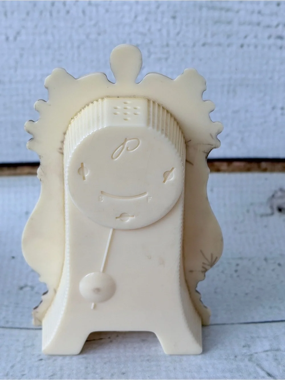 Ivory Decorative Clock Motif Wall Plaque - Ivory